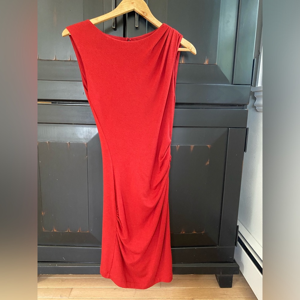 Alice + Olivia red knit midi dress.  Key hole button back. Flattering! XS